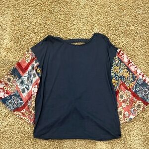 Women’s Boutique blouse top 3/4 bell sleeve Navy with Red print sleeve new